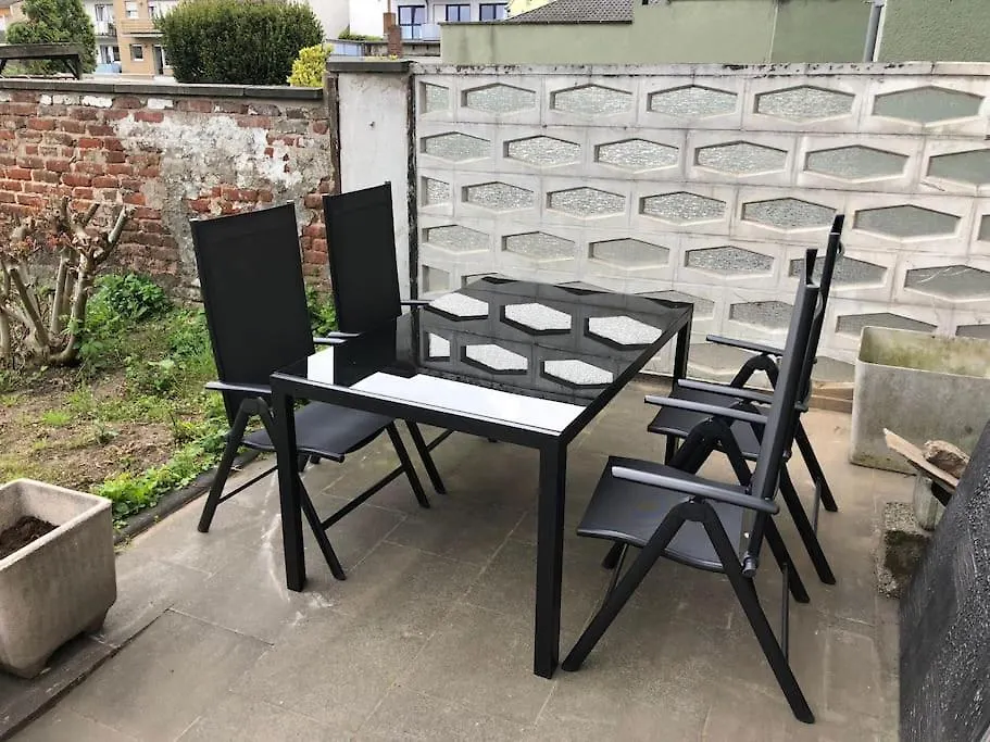 Apartment Charmante Gartenwohnung Mit Privatem Grossen Garten Cologne