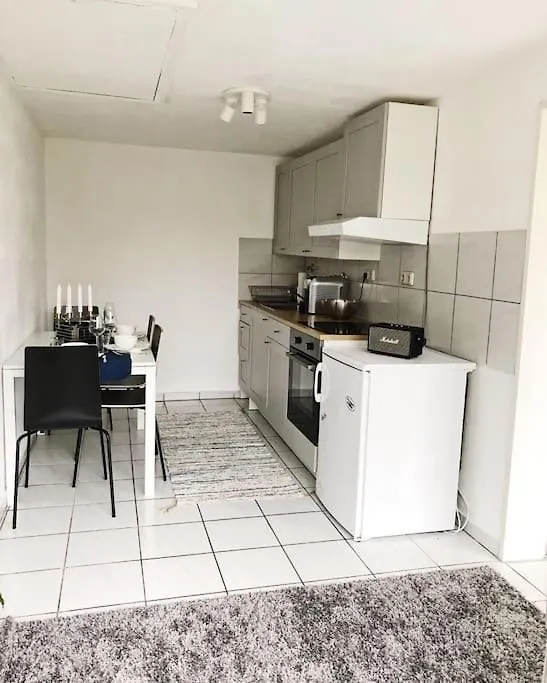 Charmante Gartenwohnung Mit Privatem Grossen Garten Cologne