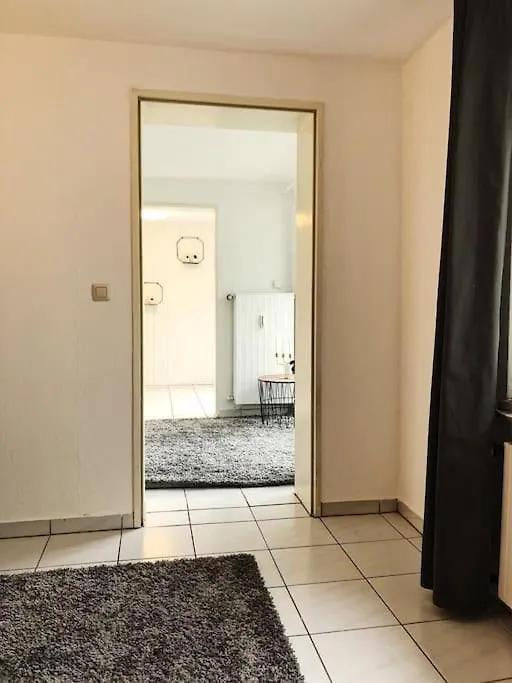 Apartment Charmante Gartenwohnung Mit Privatem Grossen Garten Cologne