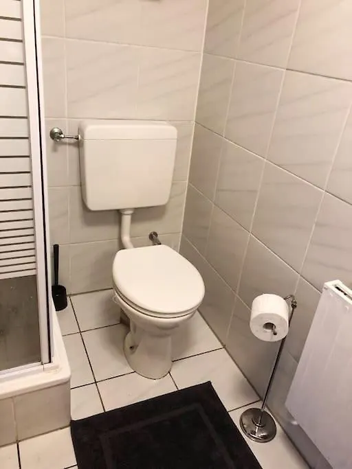 Apartment Charmante Gartenwohnung Mit Privatem Grossen Garten Cologne